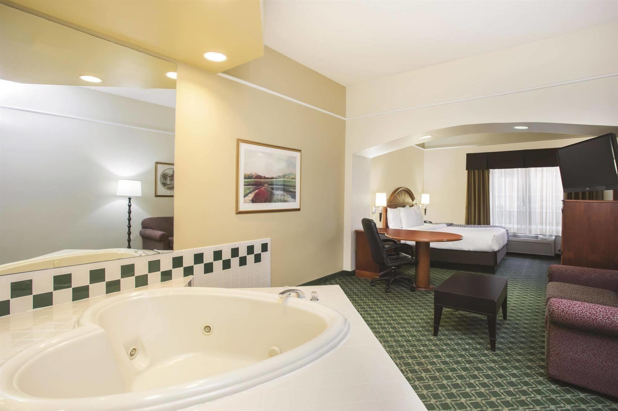 La Quinta By Wyndham Atlanta Hotel Stockbridge